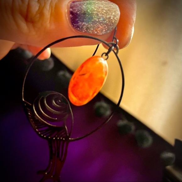 🐌💎  Crystal Black Dangly Snail Earrings  💎🐌 - Picture 4 of 8